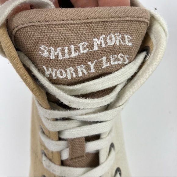 American Eagle Platform Smiley® Colorblock Embroidered High-Top Sneakers Sz 7 - Picture 7 of 16